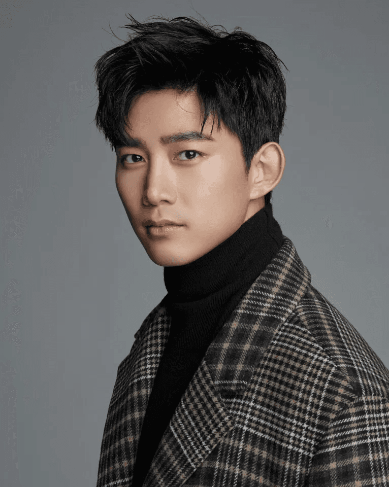 Taecyeon (택연)