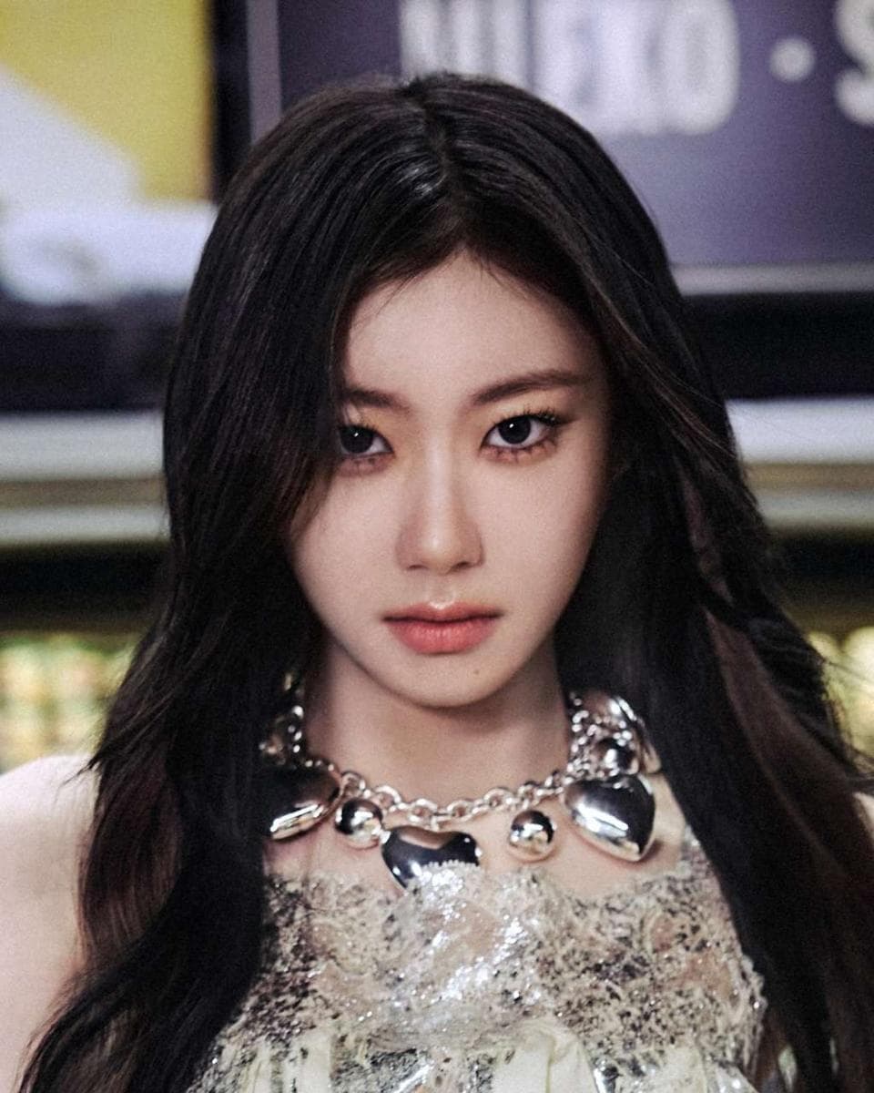 CHAERYEONG (채령)