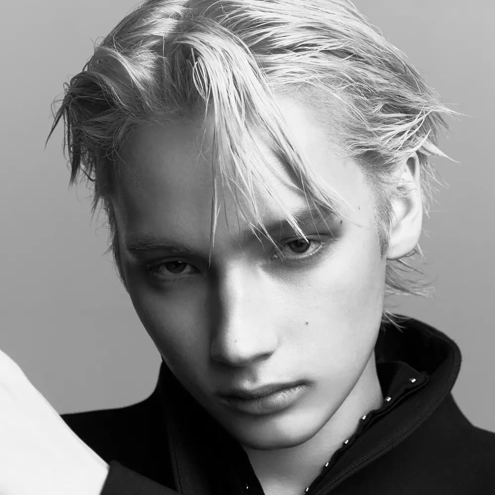Huening Kai (휴닝카이)