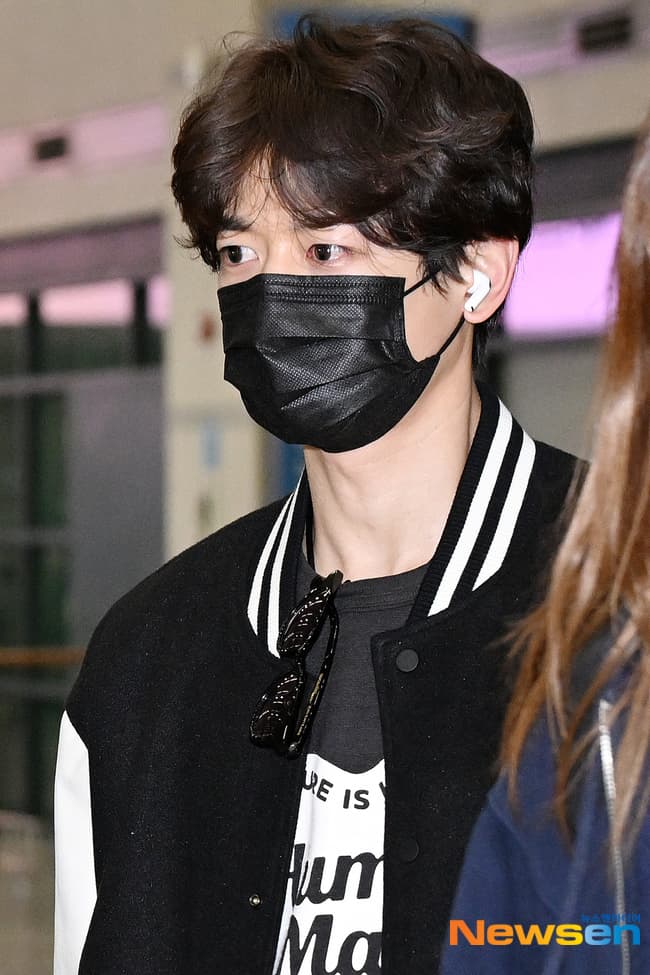 샤이니 민호, 비행기에서 푹 쉰 여유로운 귀국길 포착