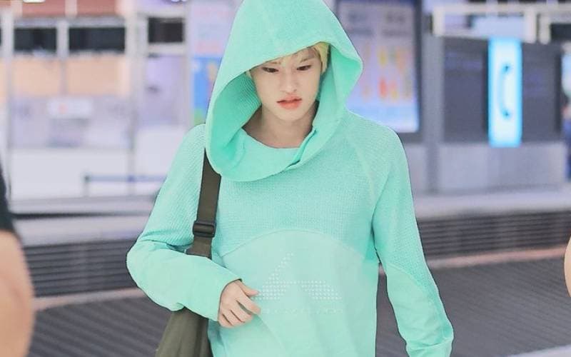 라이즈 소희가 입은 후드 티셔츠 품절대란