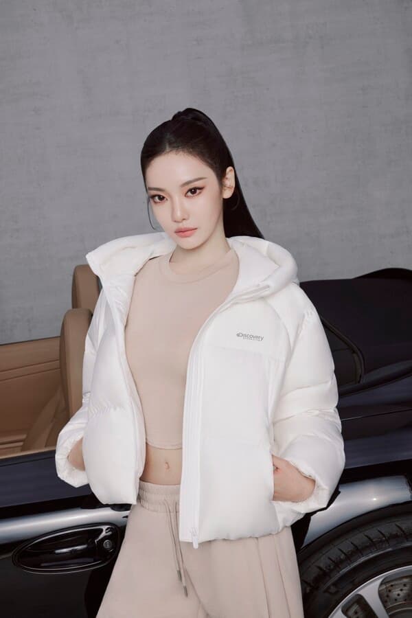 에스파 닝닝, 디스커버리 익스페디션 겨울 캠페인 '디스커버 마이 액티브 윈터' 공개…하이넥 슈퍼크롭 등 숏패딩 2종