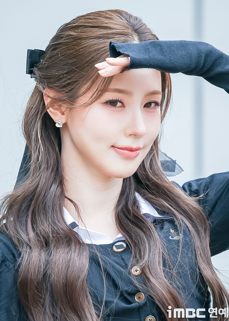 I-DLE's Miyeon Stuns in School Uniform Look at 'Ask Us Anything' Recording