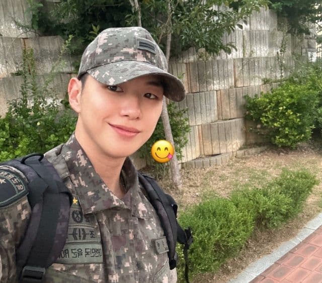 강다니엘, 군 복무 중 근황 공개…늠름해진 군복 자태
