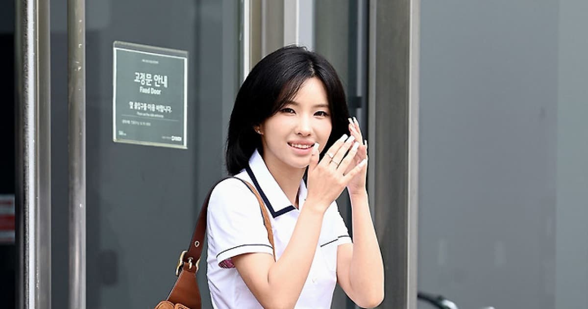 I-DLE's Soyeon Attends 'Knowing Bros' Recording Session