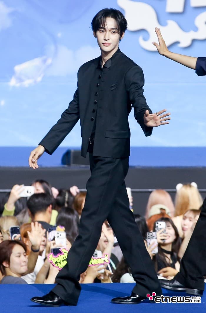 RIIZE's Won Bin Attends 2026 SBS Gayo Daejeon Summer Blue Carpet
