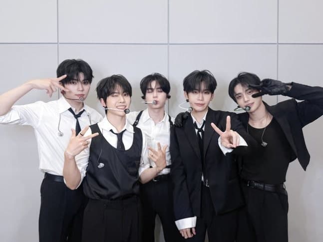 제로베이스원, 5인 체제로 日 오리콘 차트 1위 달성