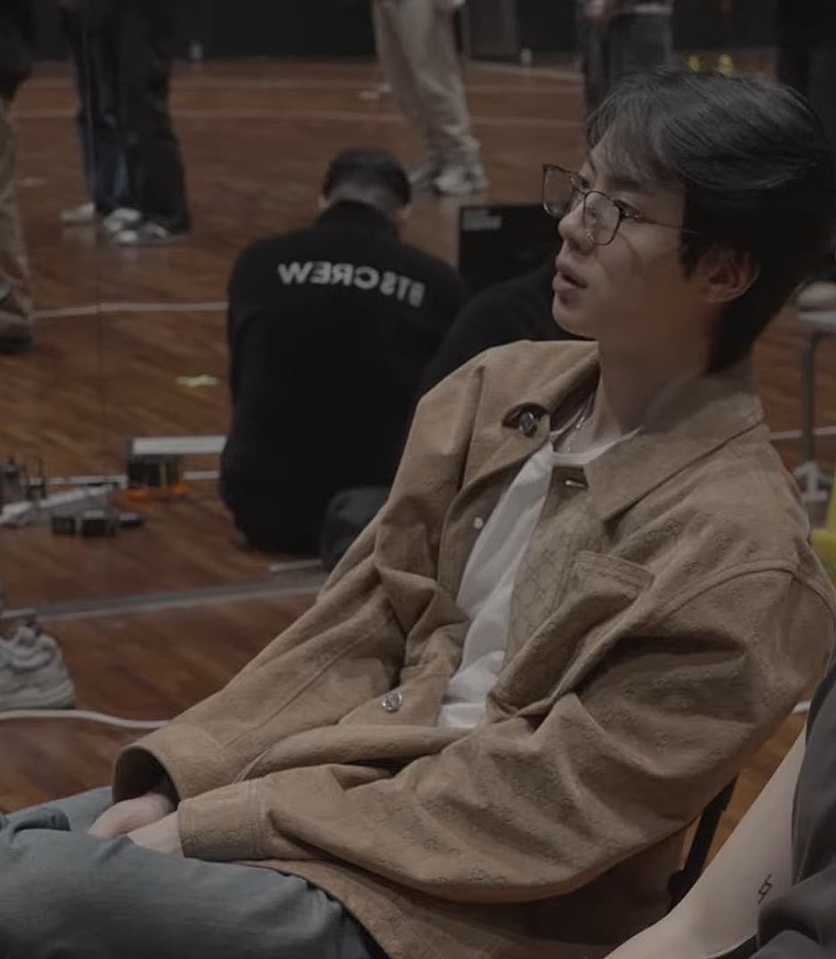 안경 쓴 진, 'Hooligan' 댄스 연습 영상으로 팬심 저격
