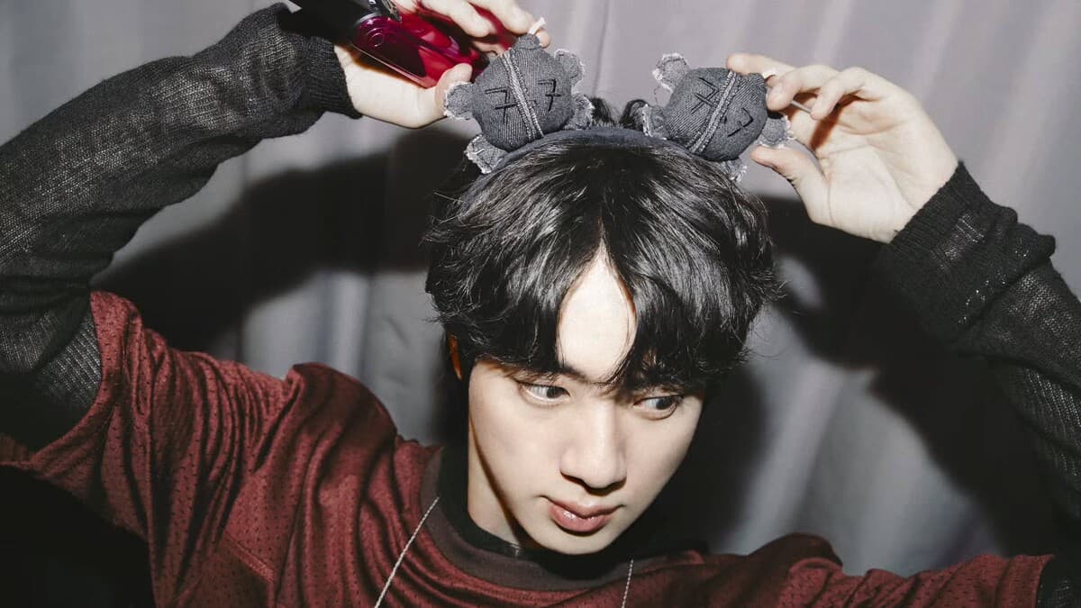 방탄소년단 진, 보고타 공연 사진으로 월드투어 ‘ARIRANG’ 근황 공개…제이홉 “인스타를 올렸어?” 댓글에 “옆자리서 놀림” 답글, 7일 리마부터 남미 투어 이어가