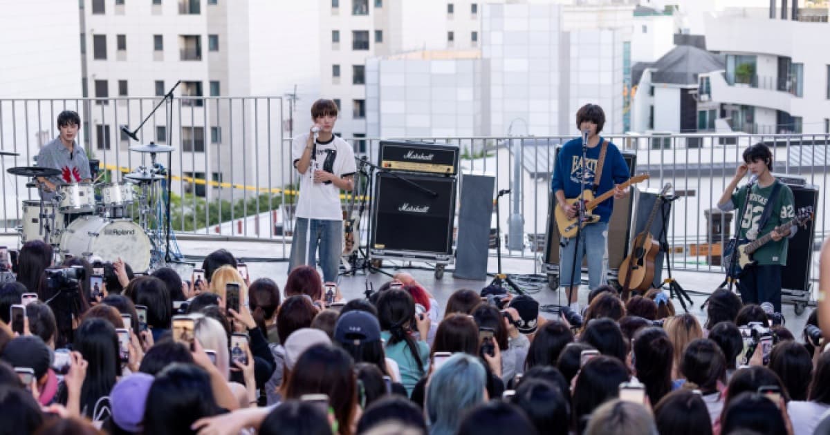 FNC's Rookie Band AxMxP Successfully Holds Busking for Mini Album 2 Release