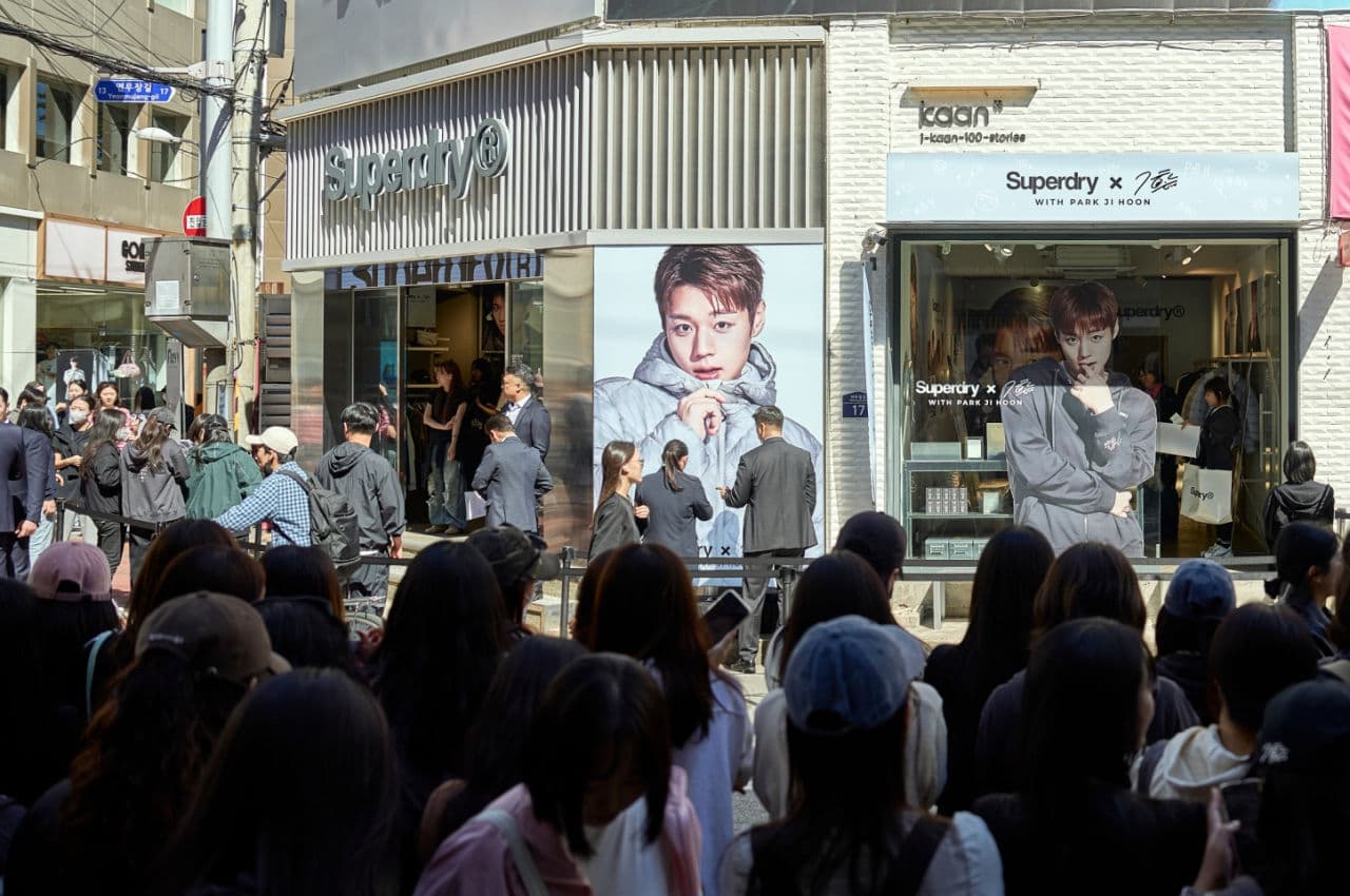 박지훈과 함께한 슈퍼드라이 성수 팝업, 웨이팅 등록 5000명 넘어…착용 26FW 경량패딩·협업 컬렉션 'RAW ARCHIVE' 공개, 12일까지 운영