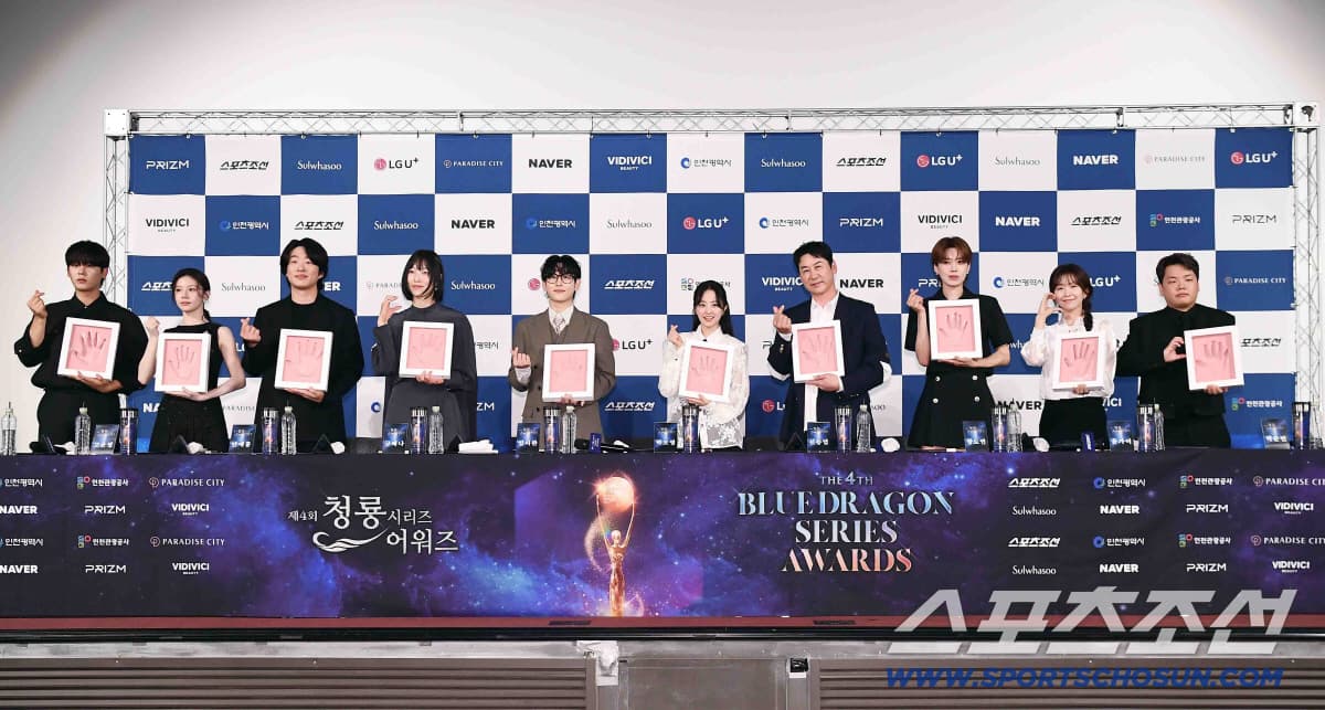 IU to Participate in Blue Dragon Series Awards Hand-printing Ceremony