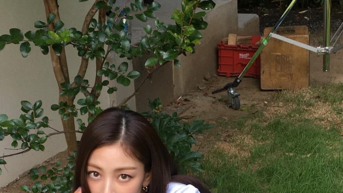 TWICE's Jihyo reveals her leisurely appearance on the green grass