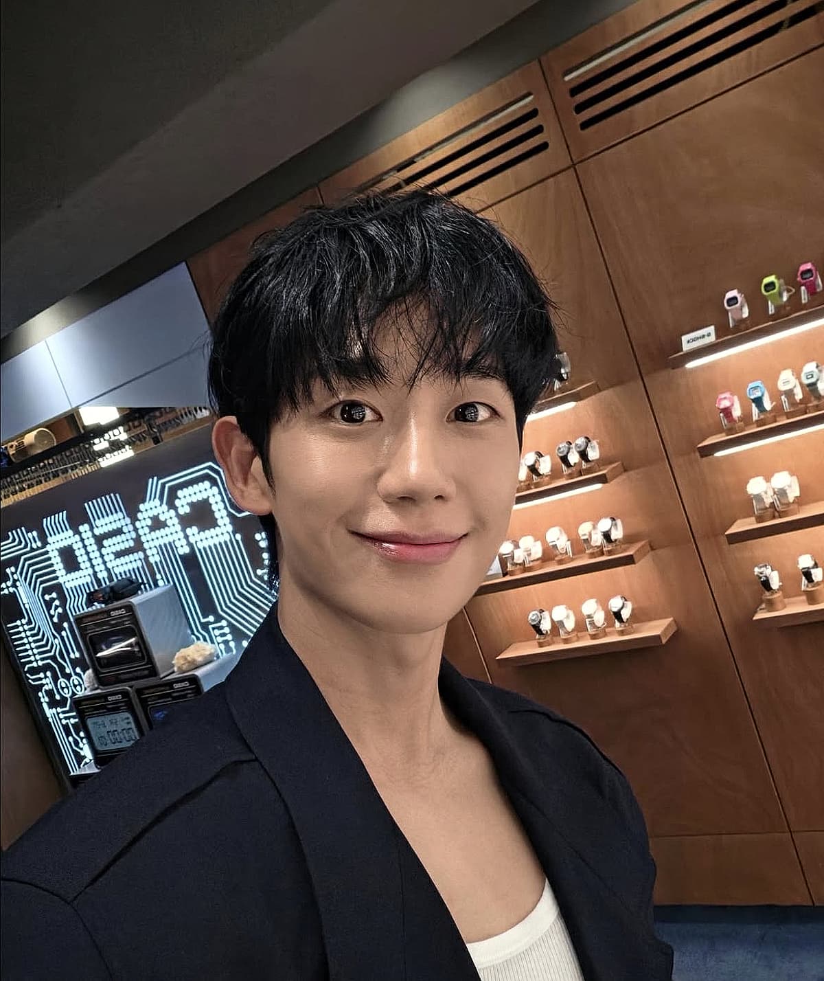 Jung Hae In Shares Recent Photos Showcasing Handsome Visuals, Upcoming Netflix Series