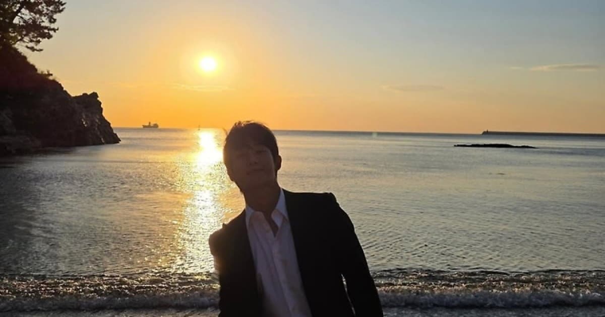 정해인, 석양 배경 감성 사진으로 팬들 호응