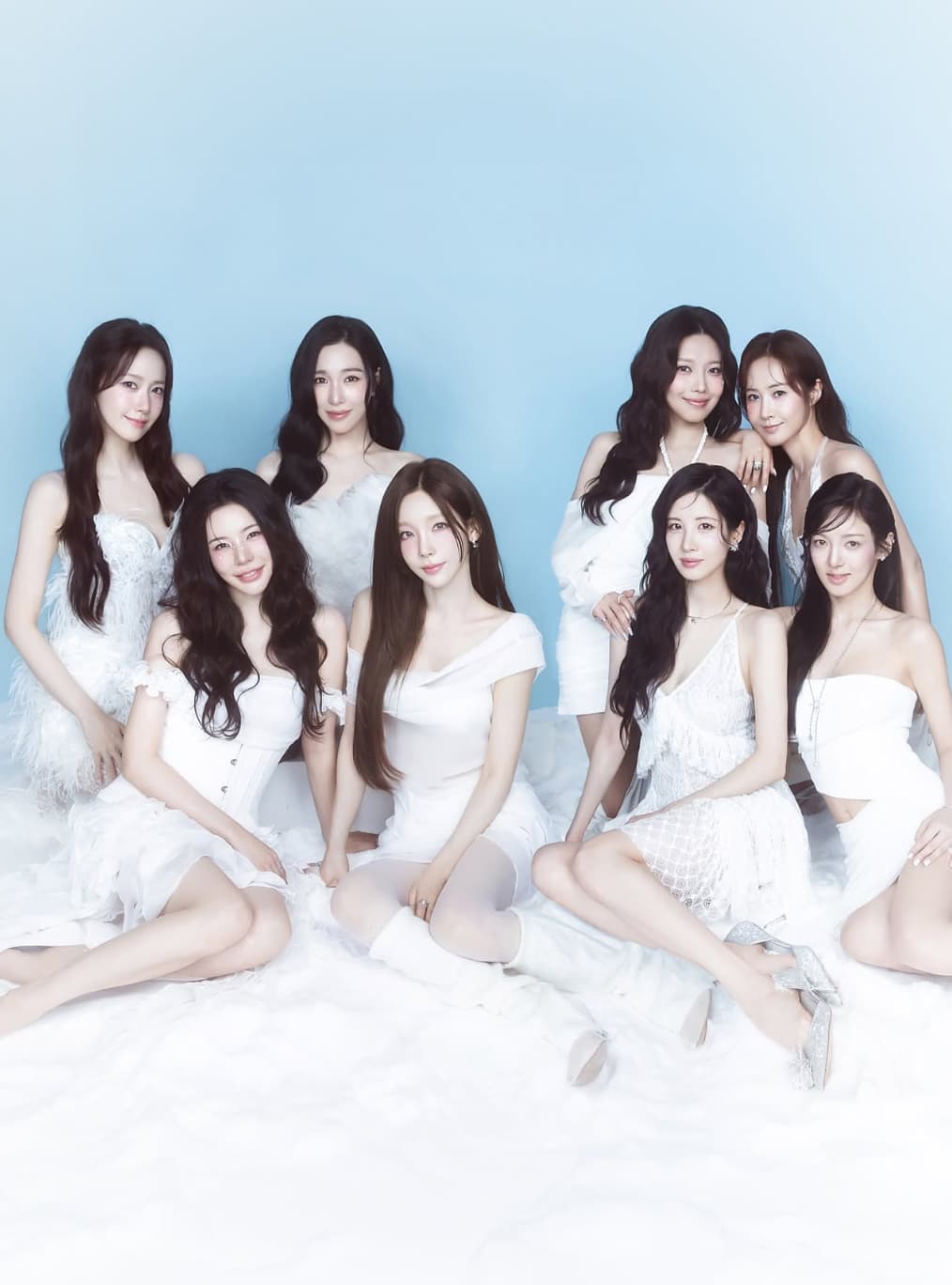 소녀시대, 내년 데뷔 20주년 앞두고 8인 완전체 모였다…티파니 "twenty" 글과 '2027 시즌 그리팅' 사진 공개, 4년 만의 완전체 콘텐츠