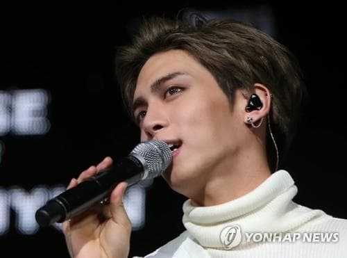 샤이니월드 '팬덤스테이지' 우승…종현을 향한 팬들의 감동 메시지