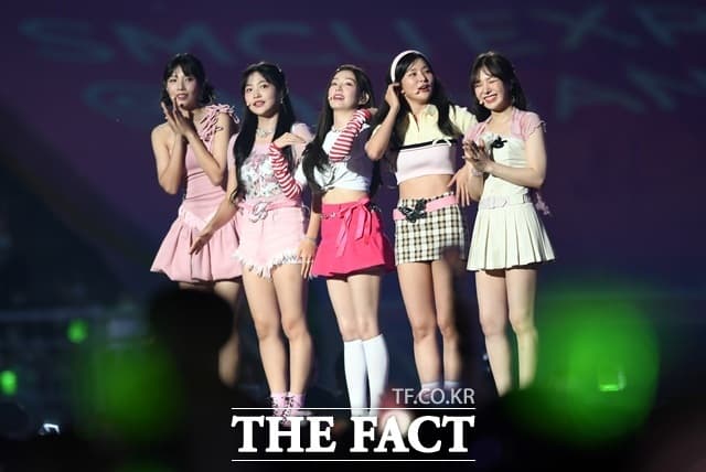 레드벨벳, 신곡 'Surfin' Boy' 타이틀로 여름 미니앨범 'Velvet Summer' 공개