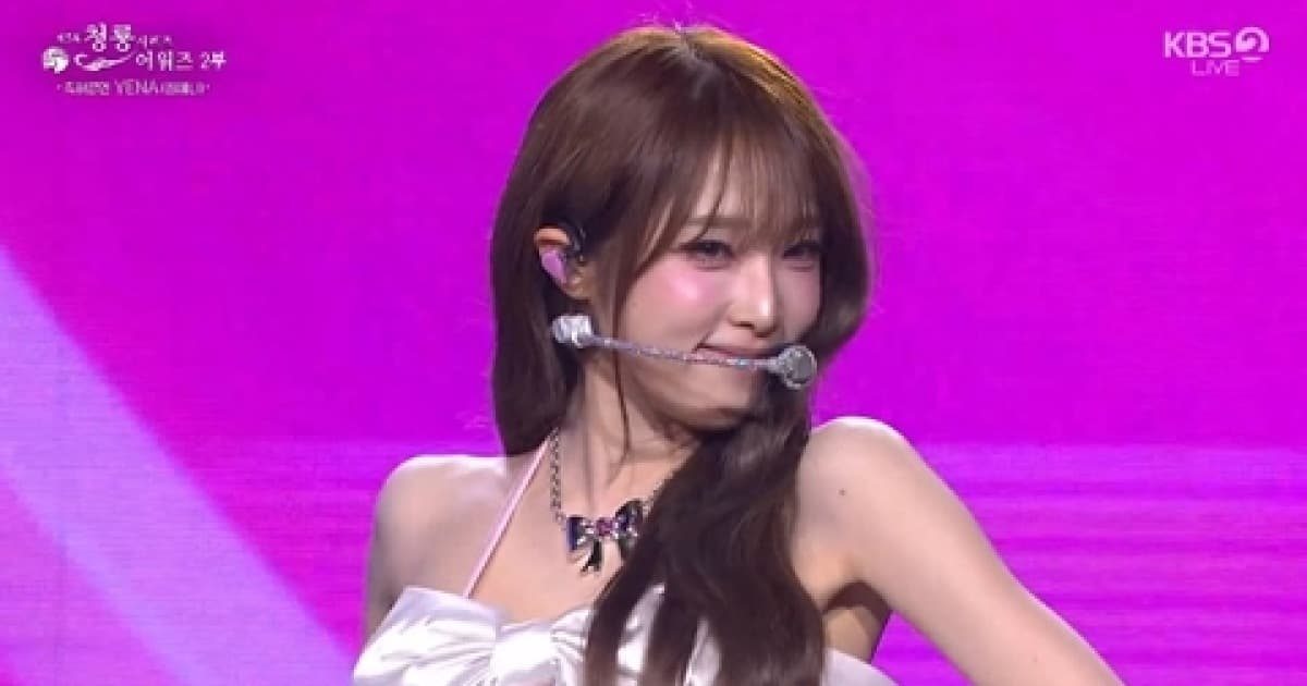 최예나, 청룡시리즈어워즈 축하 공연서 '네모네모·캐치 캐치' 무대 선보여
