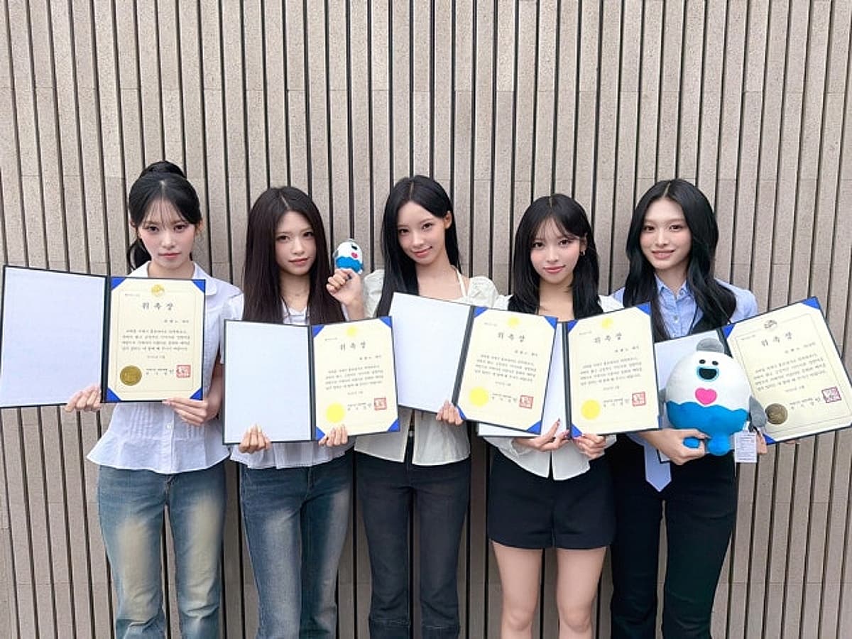 All RESCENE members become Geoje’s first celebrity honorary citizens