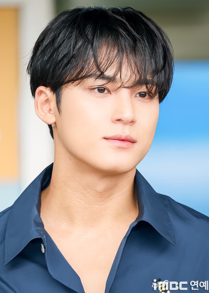SEVENTEEN's Mingyu Departs for Paris in Stylish Airport Look