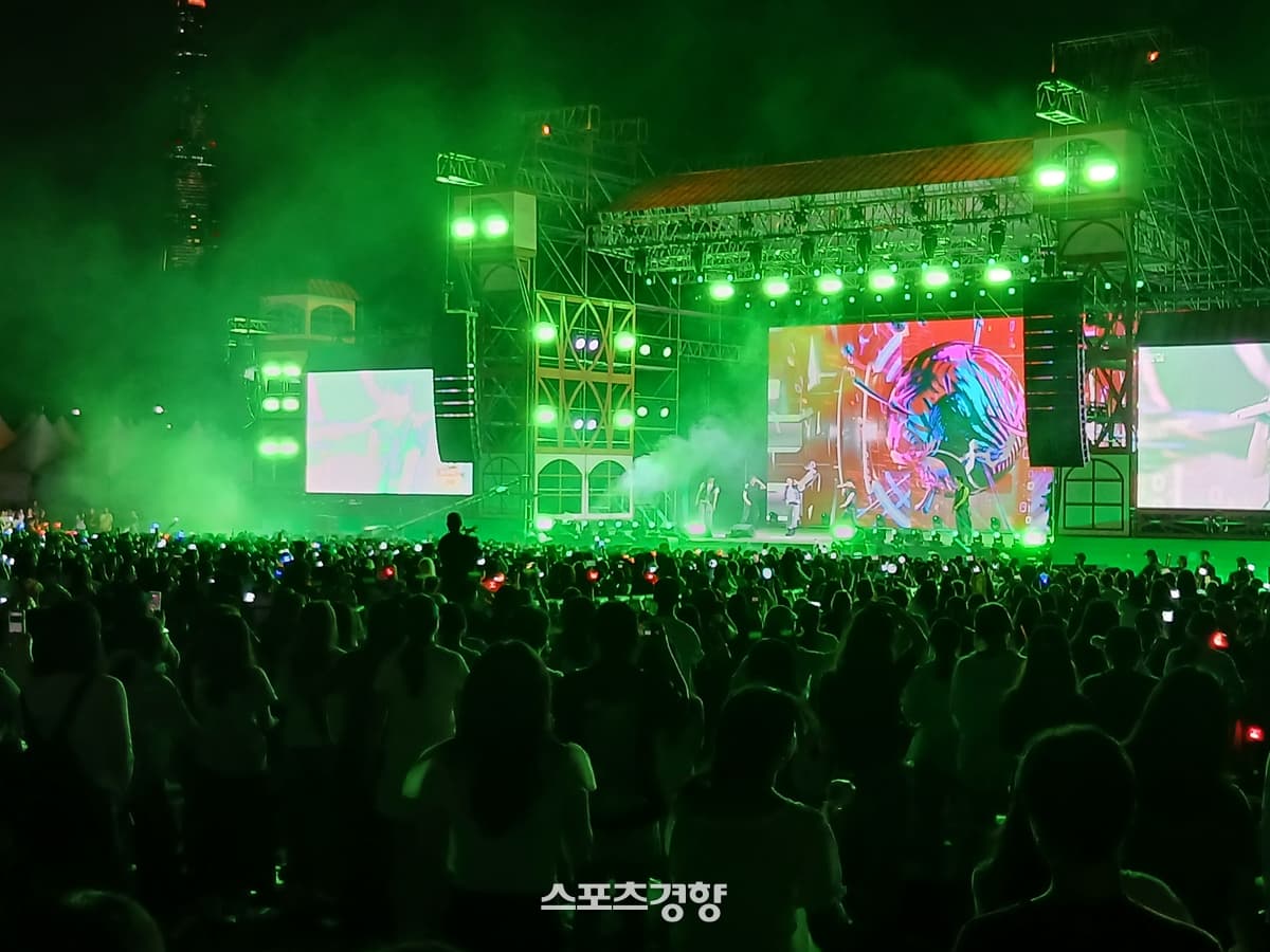 MONSTA X Dominates Seoul Park Music Festival as Headliner with Explosive Performance