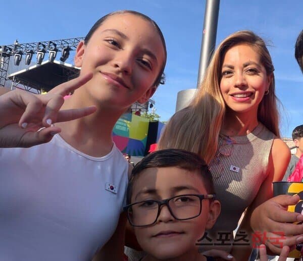 Mexican Family's K-pop Love: TWICE's Jeongyeon is Their Favorite