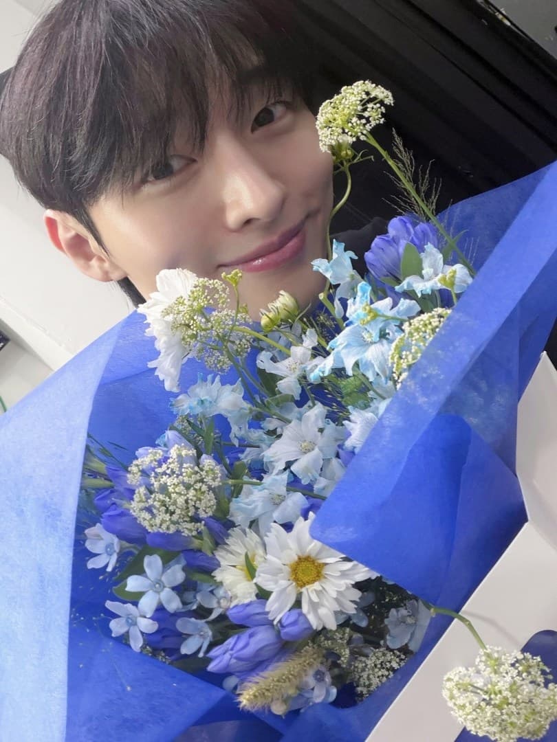 윤지성, 뮤지컬 '어린 왕자의 초상화' 첫 공연 성공