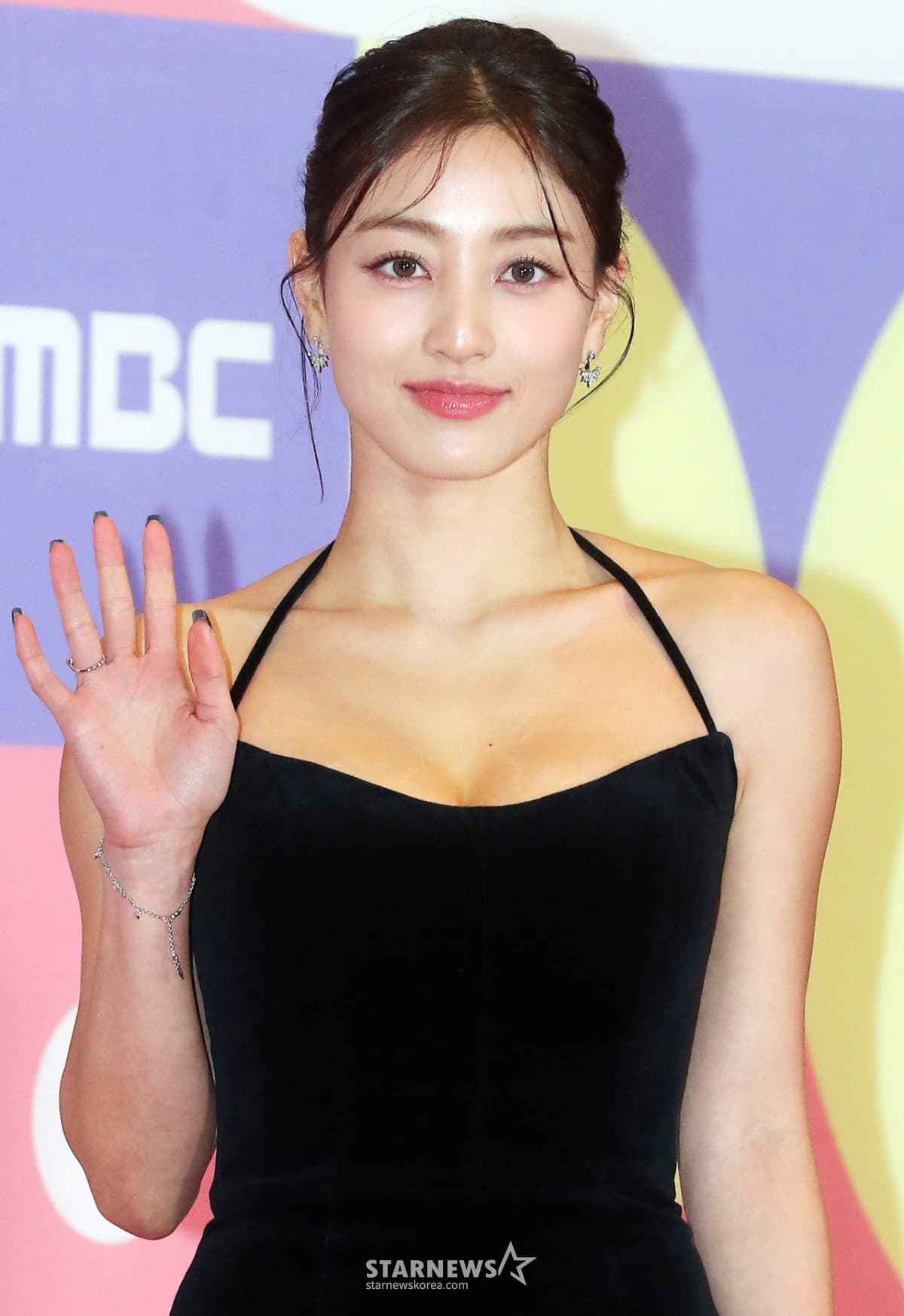 트와이스 지효, 유럽 첫 K팝 시상식 ‘디 어워즈 2027 인 파리’ MC 겸 퍼포머 발탁…1차 라인업 공개