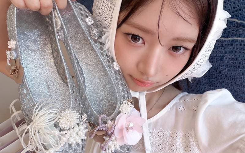 레드벨벳 슬기·예리, 젤리슈즈 꾸미기 트렌드 주도