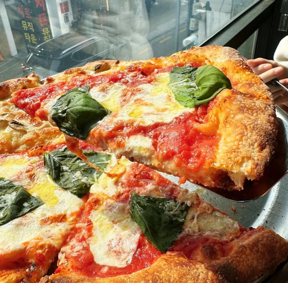 Ginos Pizza Apgujeong Branch